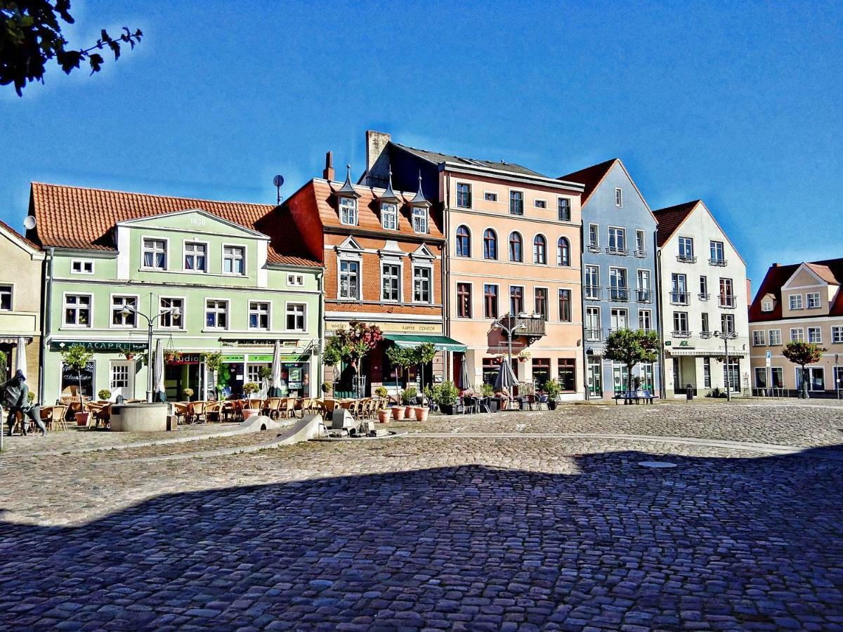 Ferienwohnung Am Ueckerpark Ueckermünde Exterior foto